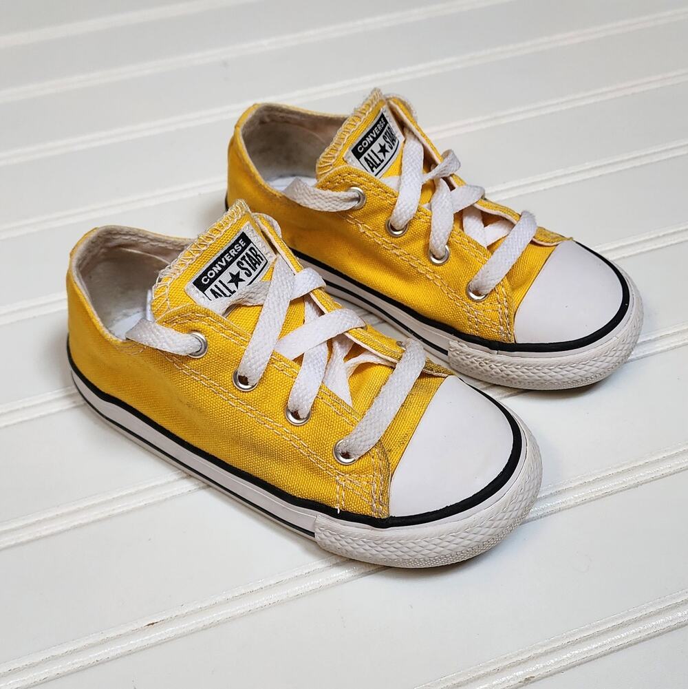 Converse Kids Chuck Taylor All Star Low Sneakers Size 9 Yellow